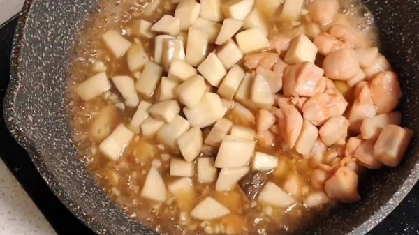 杏鲍菇黑椒鸡腿丁