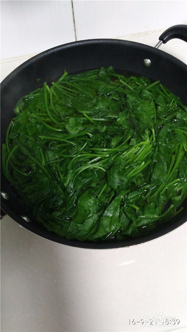 凉拌菠菜好吃可口