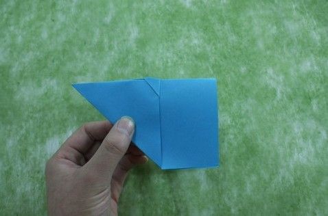 怎样制作能飞的稍微远点的纸飞机
