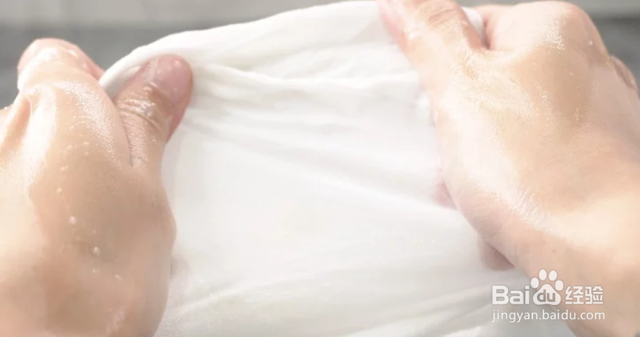 衣服上有难洗的污渍怎么去除