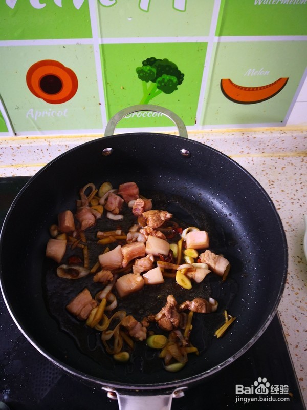 如何制作肉丁炒豆角