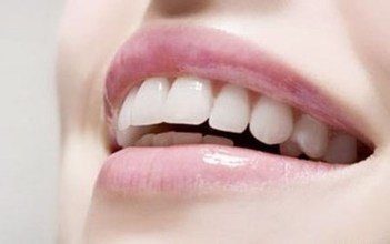 爱护牙齿，喝碳酸饮料时别吃坚果