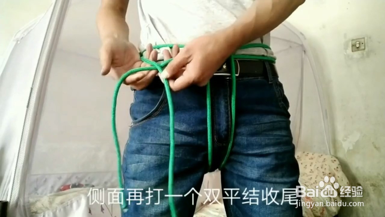 如何打一个坐膝悬垂身体结？