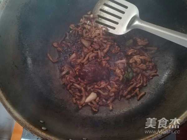 黄豆酱炒肉丝芹菜