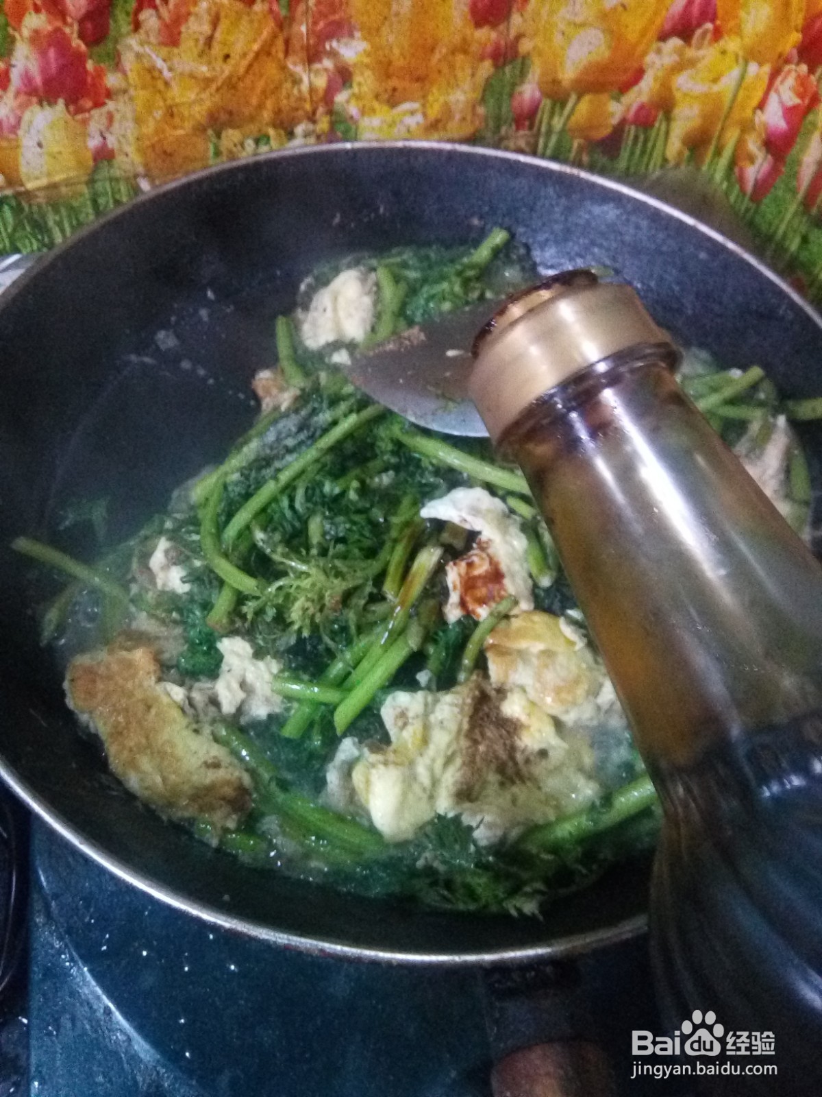 家常菜茼蒿炒鸡蛋