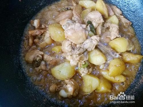 五香土豆焖鸡的做法