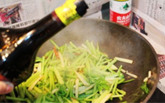蒜味香芹土豆丝