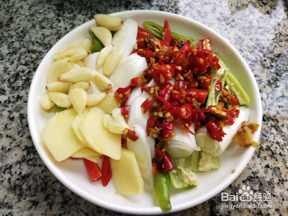 自己做好吃到爆的香辣大闸蟹海鲜美食