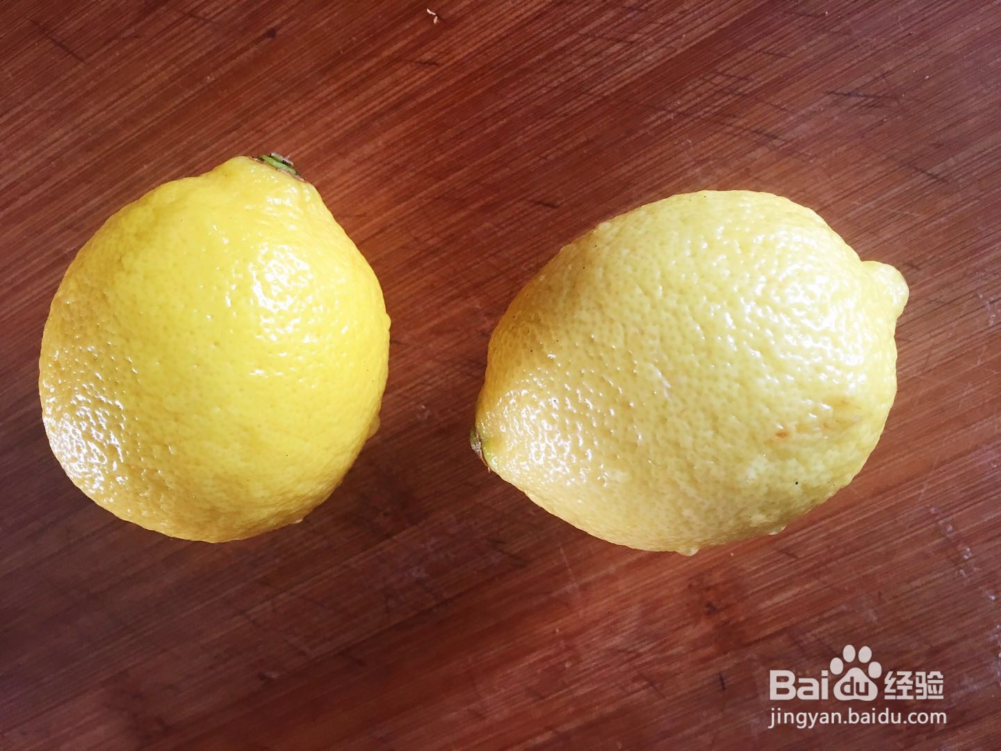 美容养颜~蜂蜜柠檬水!