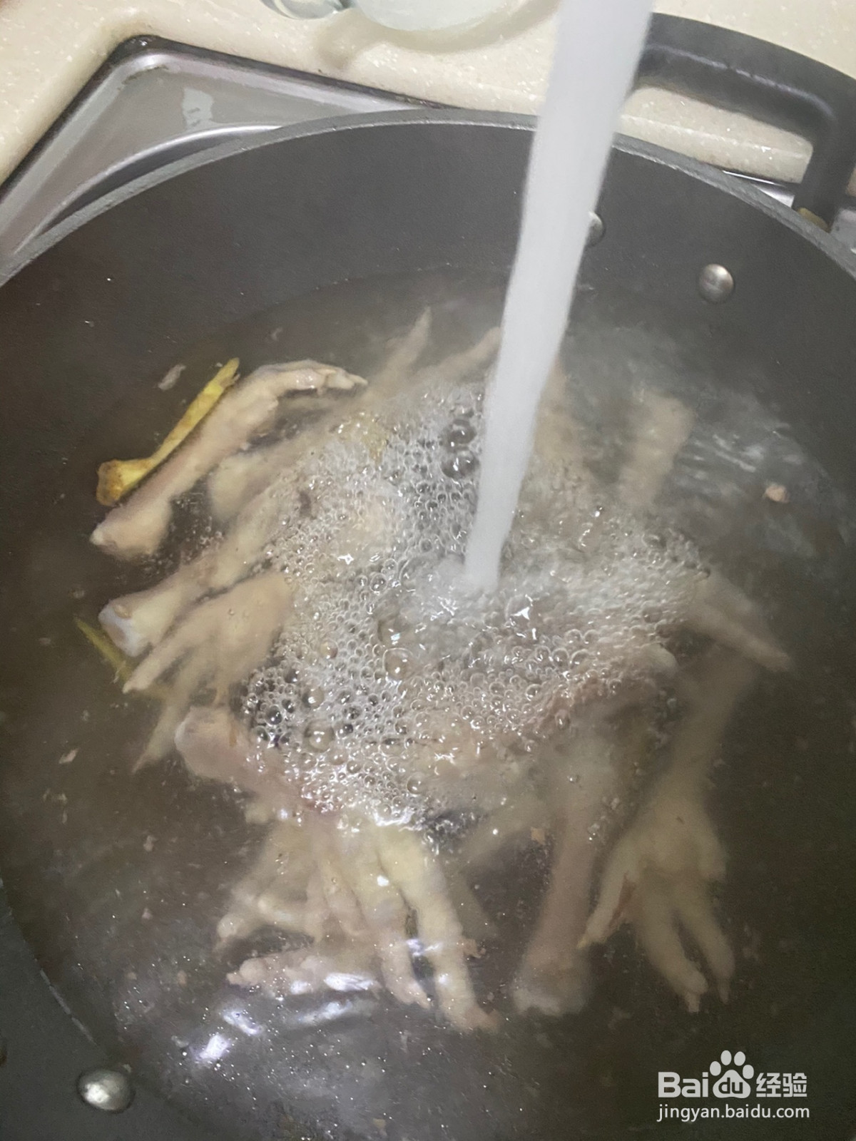 砂锅鸡爪的做法