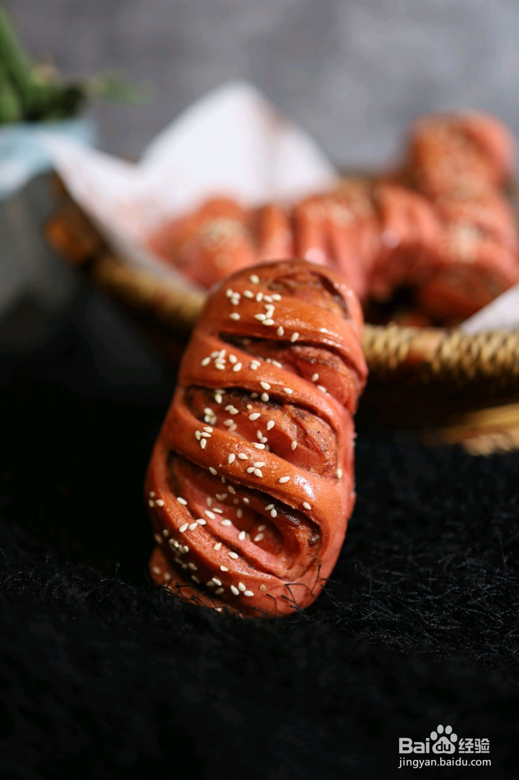 红红火火豆沙面包的做法