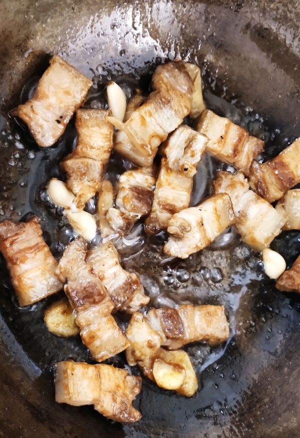 虎皮鹌鹑蛋烧肉