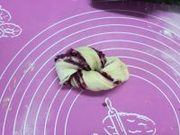 紫薯果仁麻花卷