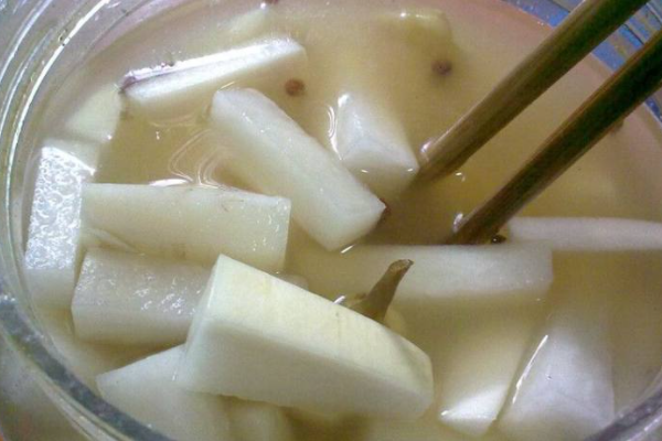淹咸菜萝卜怎样不发白