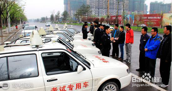 科目三练车时为什么会“跑偏”？应如何克服？