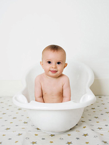 正确的洗澡方式配合强生沐浴露，让宝宝更加健康