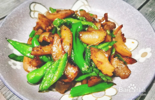 成品,美味的青椒炒猪头皮就做好了.喜欢的朋友快来试试吧.