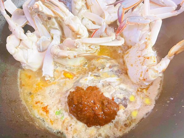 酱炒玉米粒白蟹