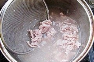 皮蛋瘦肉粥的做法