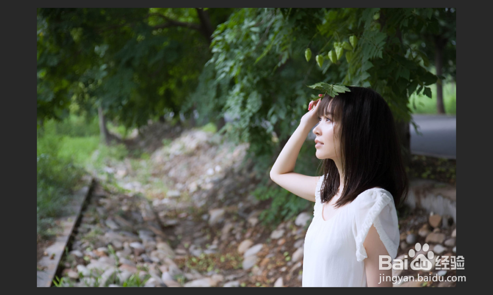 使用ps如何给人物更换衣服