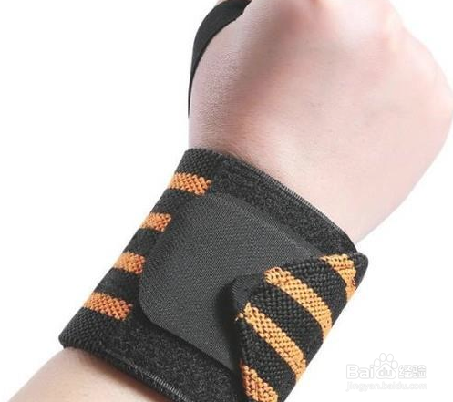 如何佩戴运动护腕