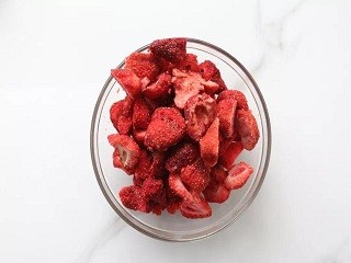 开心果草莓牛轧糖怎么做？