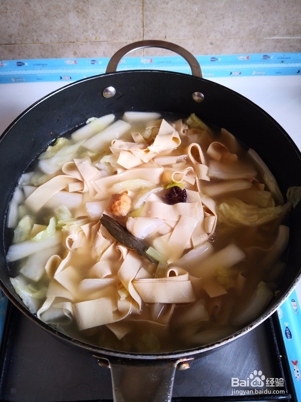 五花肉炖干豆腐的做法