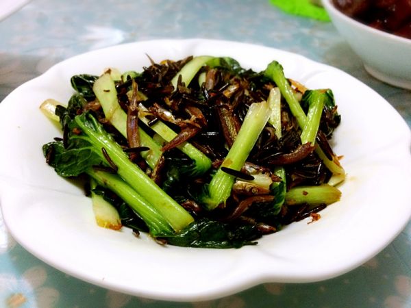 菰米菊花菜炒银鱼干