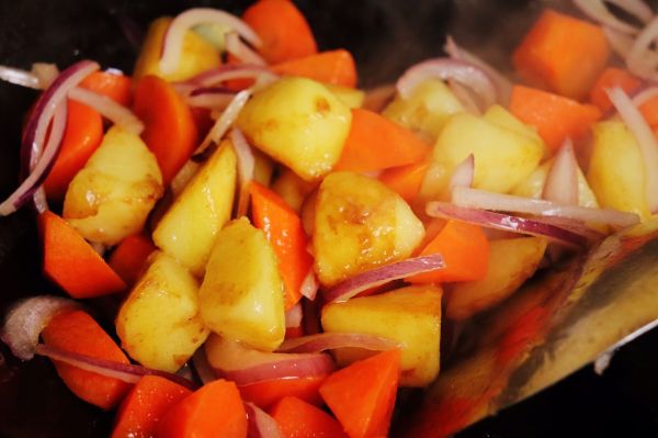 胡萝卜土豆炖牛腩