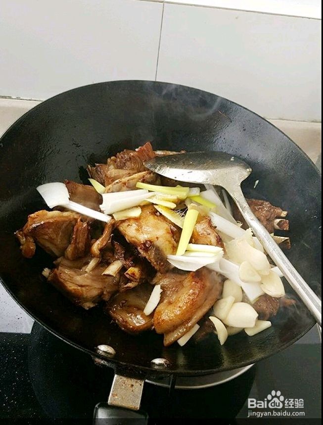 如何制作一份红焖羊排