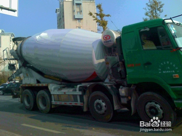 车辆行驶中人是不能横穿马路