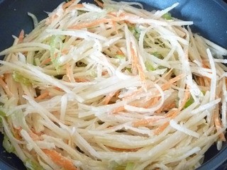 简单花样饼之【土豆丝鸡蛋饼】