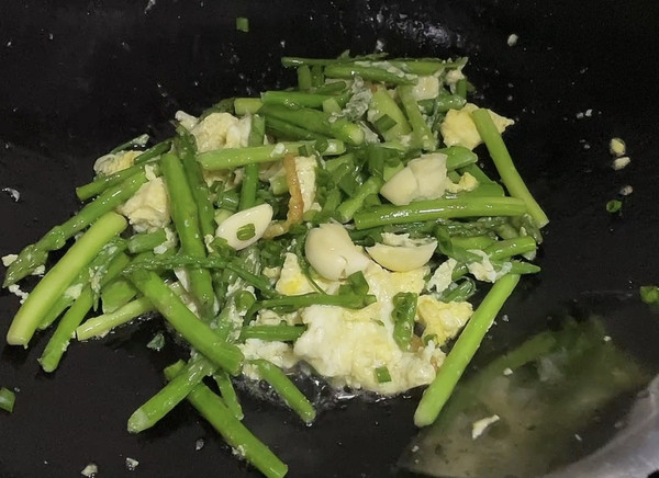 酱香鸡蛋炒芦笋尖