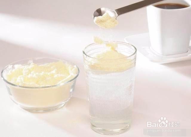 给宝宝冲明一奶粉时，用多少度的水最好？