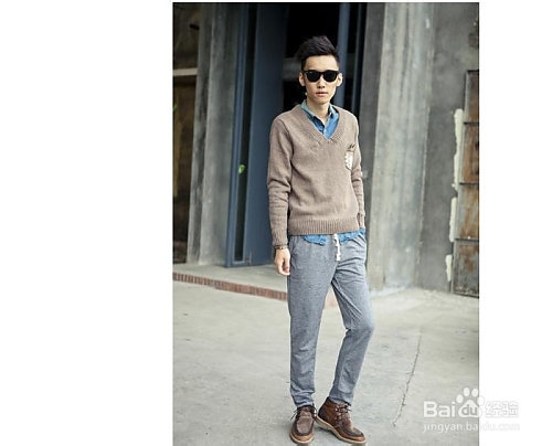 灰色运动裤搭配