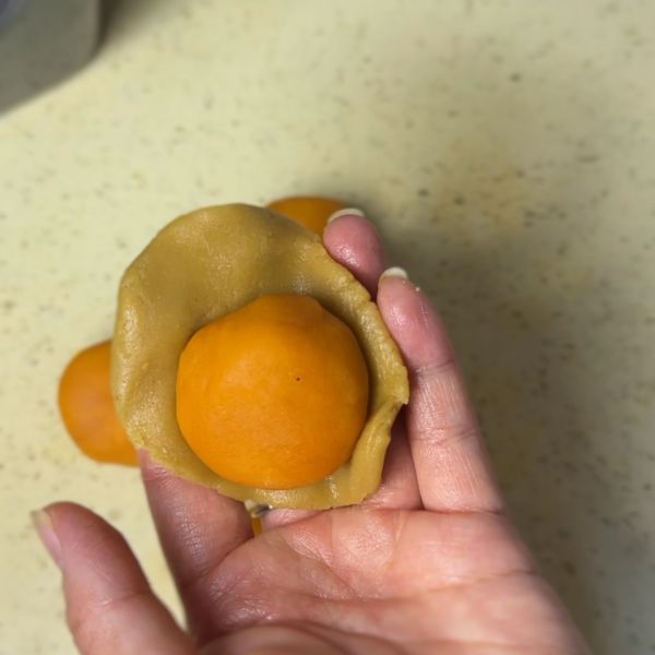 广式金沙奶黄月饼