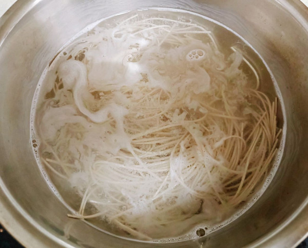 酸辣捞汁牛肉荞麦面