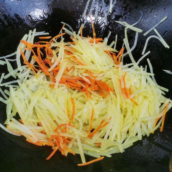家常爆炒土豆丝