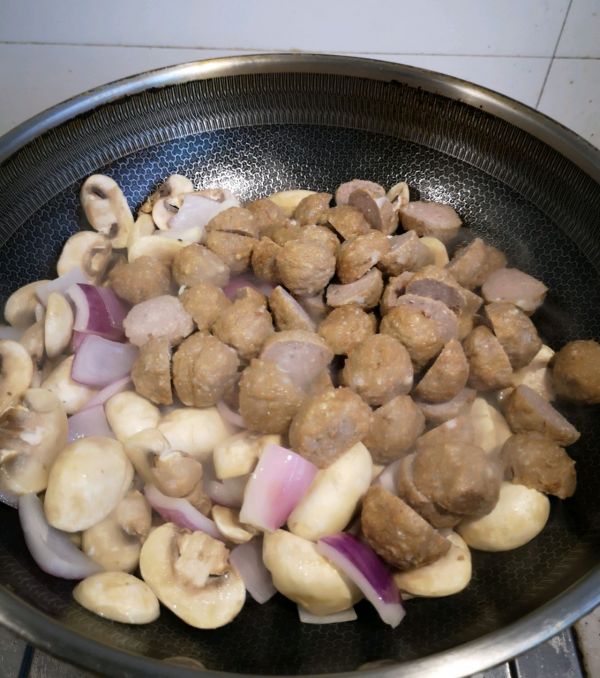 菌菇番茄牛肉丸意面