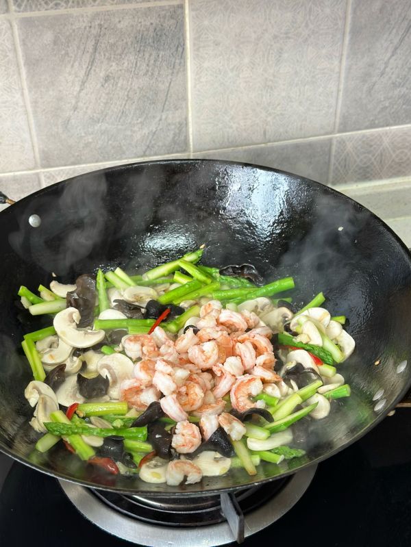 芦笋白蘑菇炒虾仁