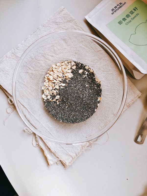 奇亚籽隔夜燕麦