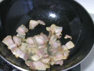 腊肉干烧茶树菇的做法