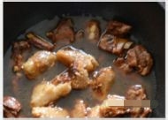 教你怎么做排骨烧粽子