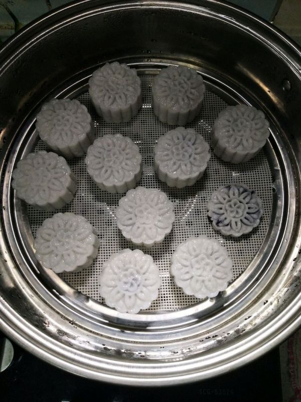 清甜奶香水晶月饼