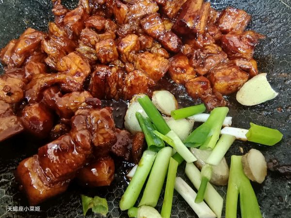 香辣笋干红烧肉