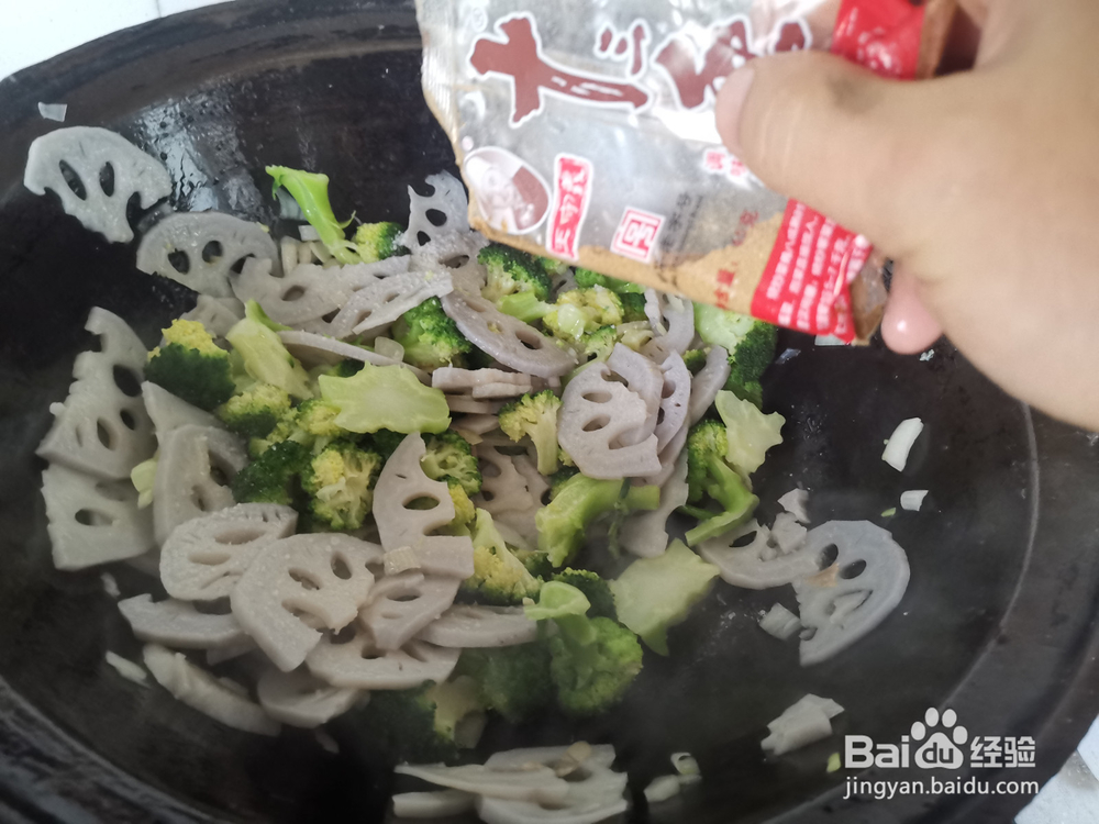 如何用藕片炒西兰花