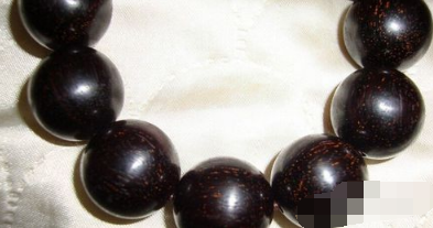 盘好的小叶紫檀是什么颜色