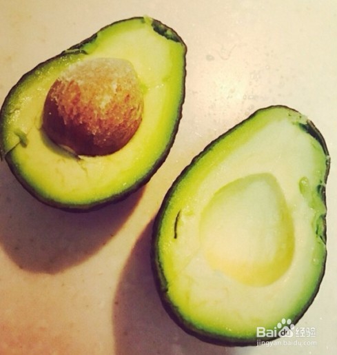 叫你在家制作清晨茶品牛油果奶昔