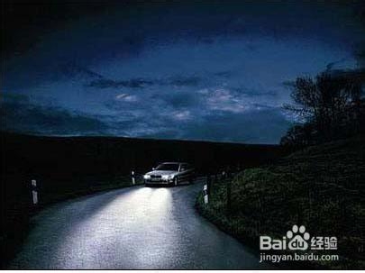 夜晚开车怎么预防灯光炫目？