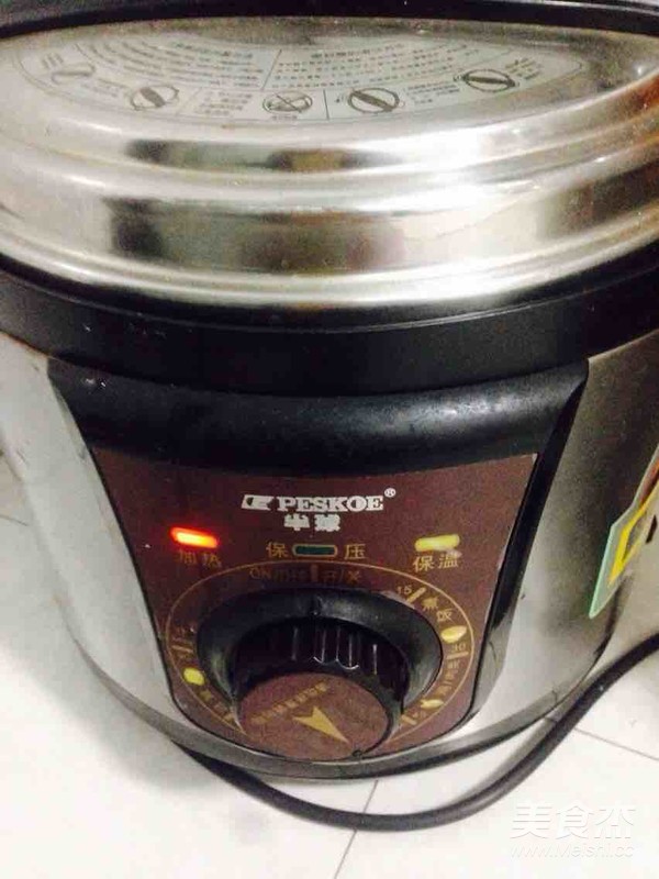 火龙果莲子桂圆红枣枸杞银耳汤